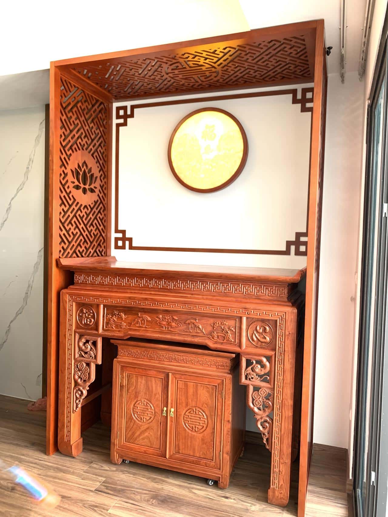 Bàn thờ gỗ hương đá sang trọng, đẳng cấp - ảnh thu nhỏ 4