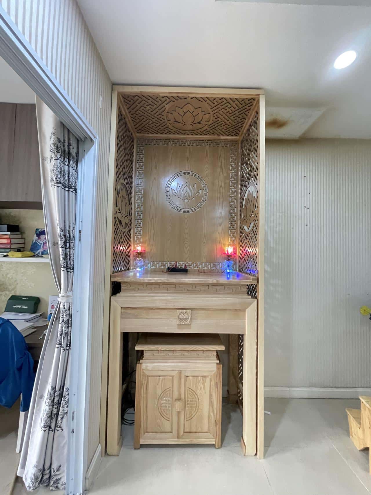 Bàn thờ gỗ sồi đẹp hiện đại, gọn gàng - ảnh thu nhỏ 3