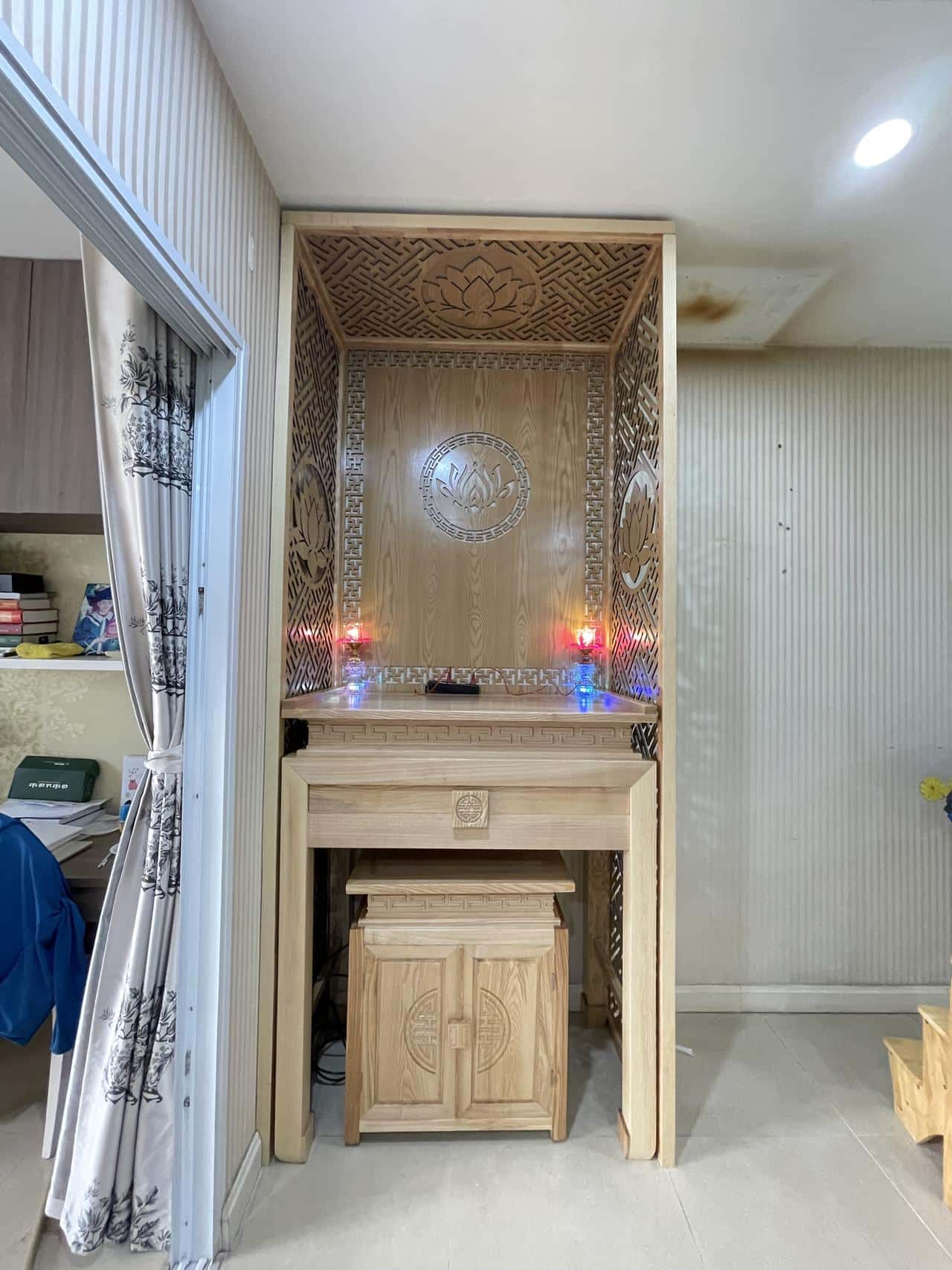 Bàn thờ gỗ sồi đẹp hiện đại, gọn gàng - ảnh thu nhỏ 1