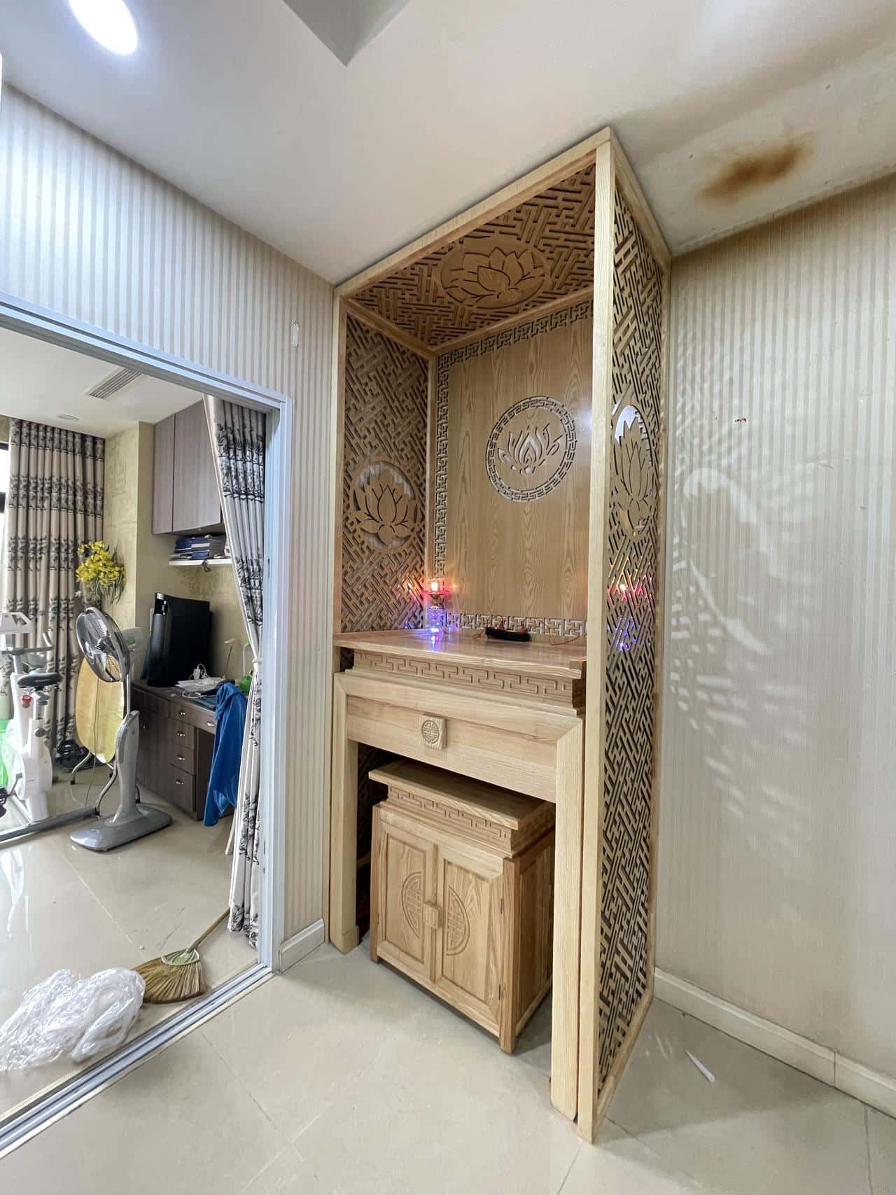 Bàn thờ gỗ sồi đẹp hiện đại, gọn gàng - ảnh thu nhỏ 2