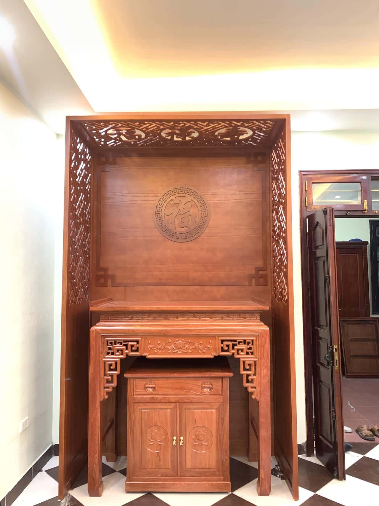Bàn thờ hương đá hoa sen đẹp - ảnh thu nhỏ 3