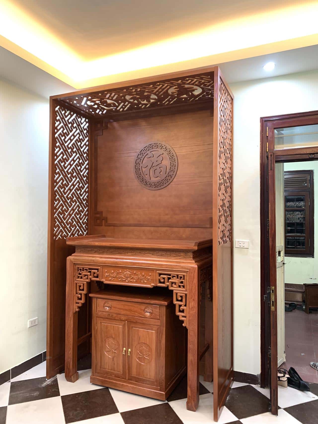 Bàn thờ hương đá hoa sen đẹp - ảnh thu nhỏ 2