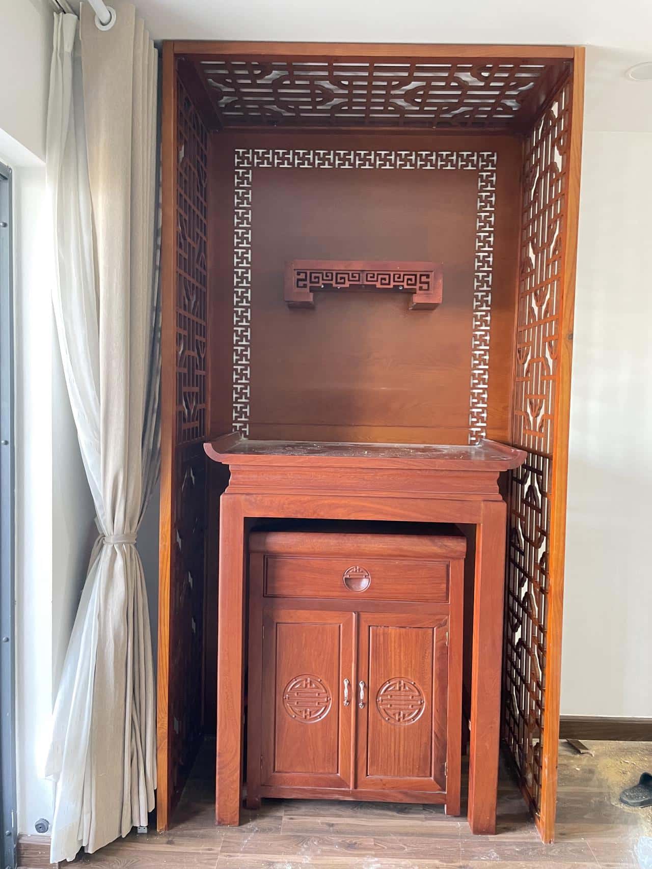 Bàn thờ gỗ hương đá hiện đại đẹp - ảnh thu nhỏ 3
