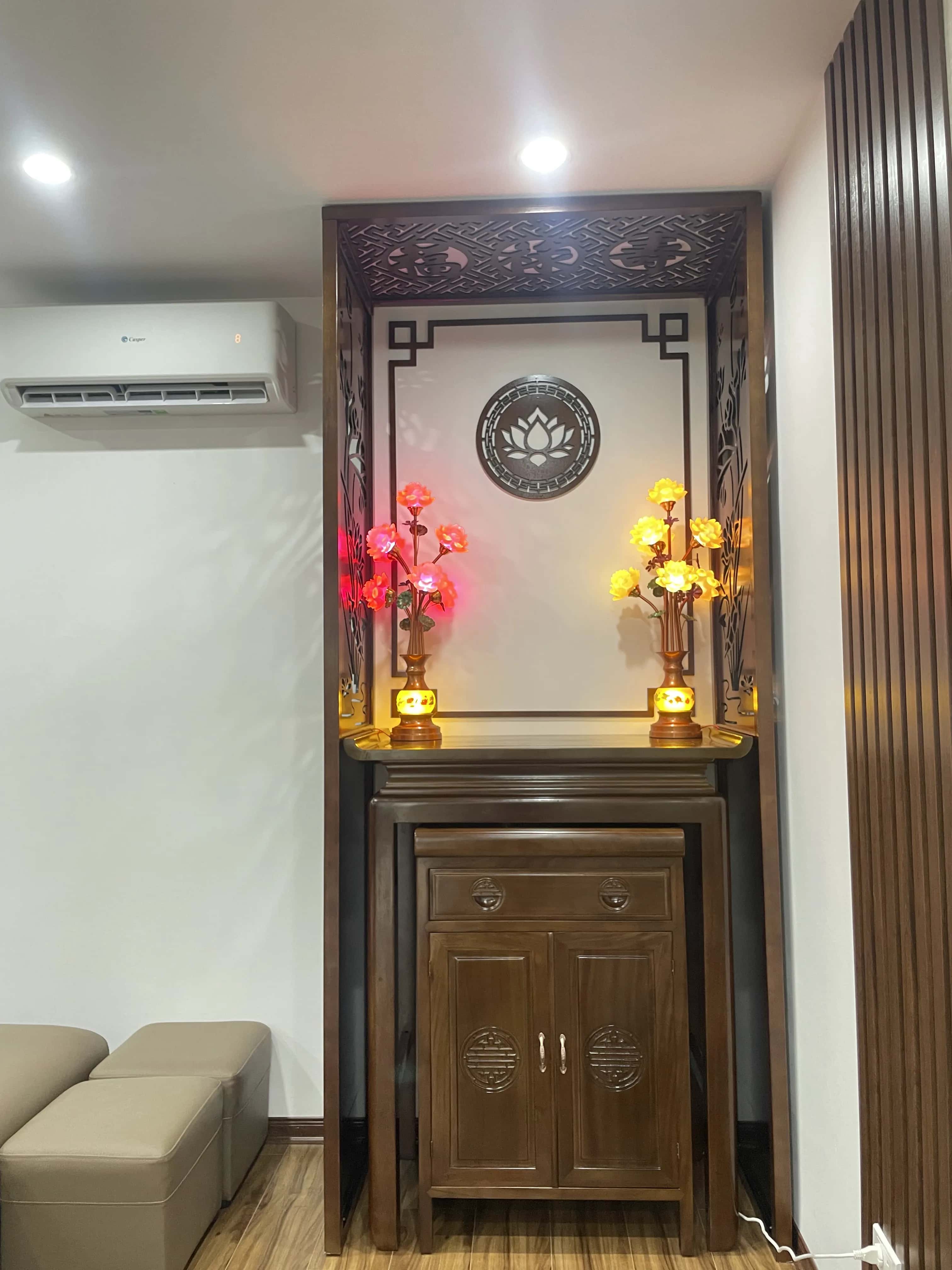 BÀN THỜ GỖ SỒI HIỆN ĐẠI GIÁ TỐT - ảnh thu nhỏ 1