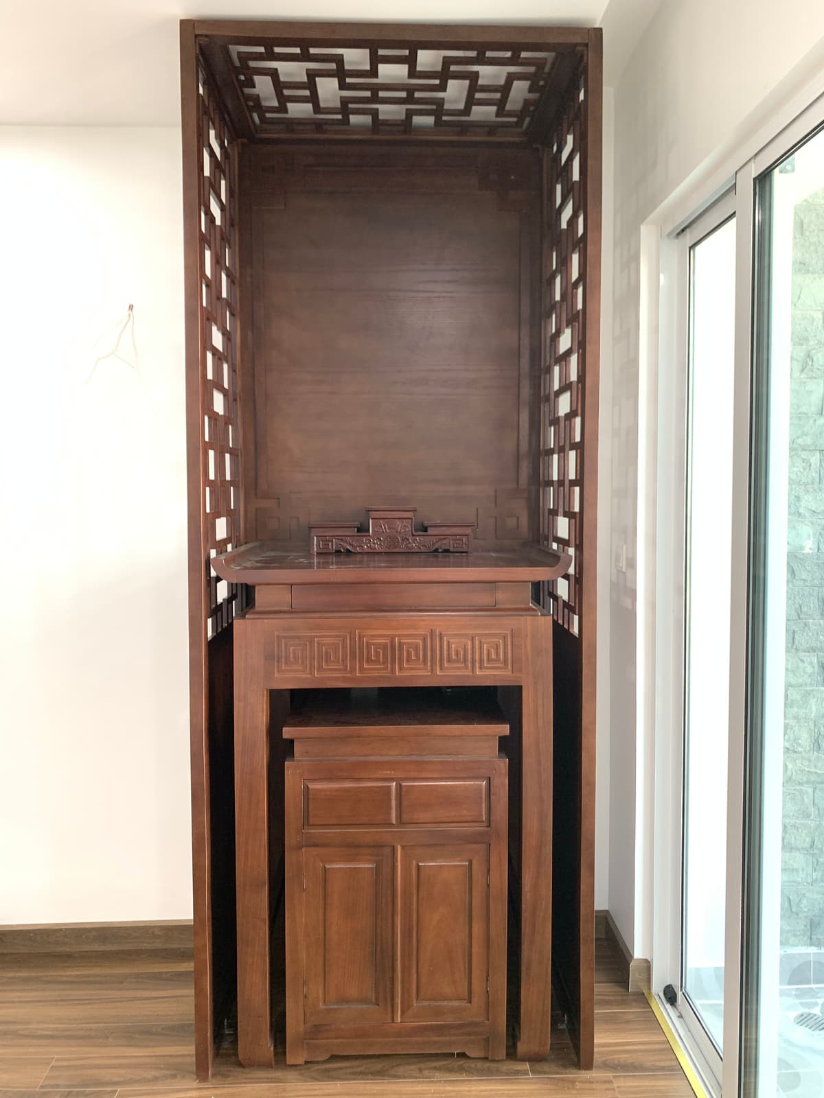 Bàn thờ gỗ tự nhiên hiện đại đẹp