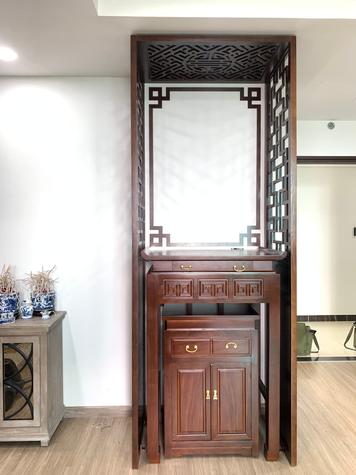 Bàn thờ hiện đại giá rẻ