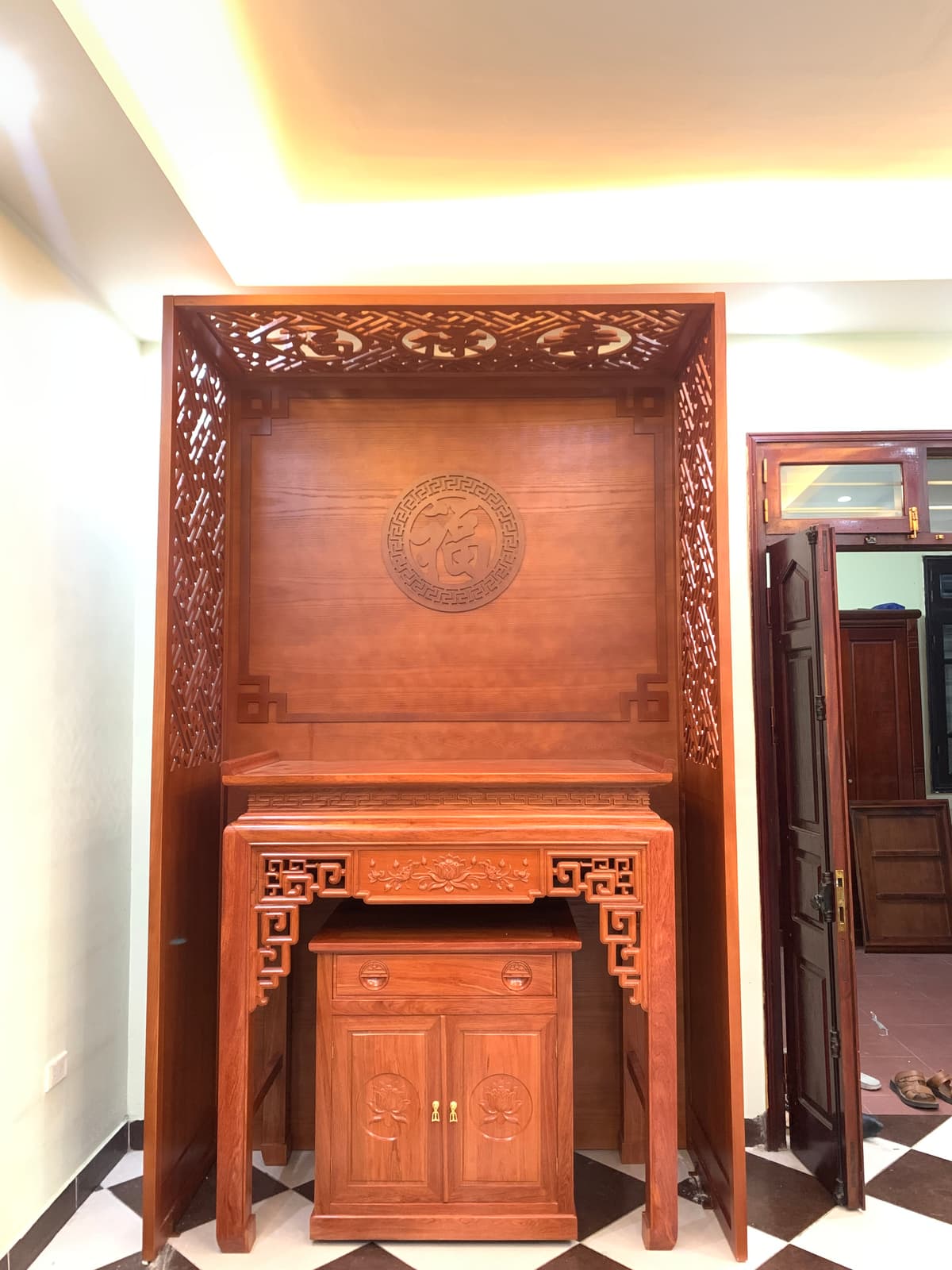 Bàn thờ hương đá hoa sen đẹp