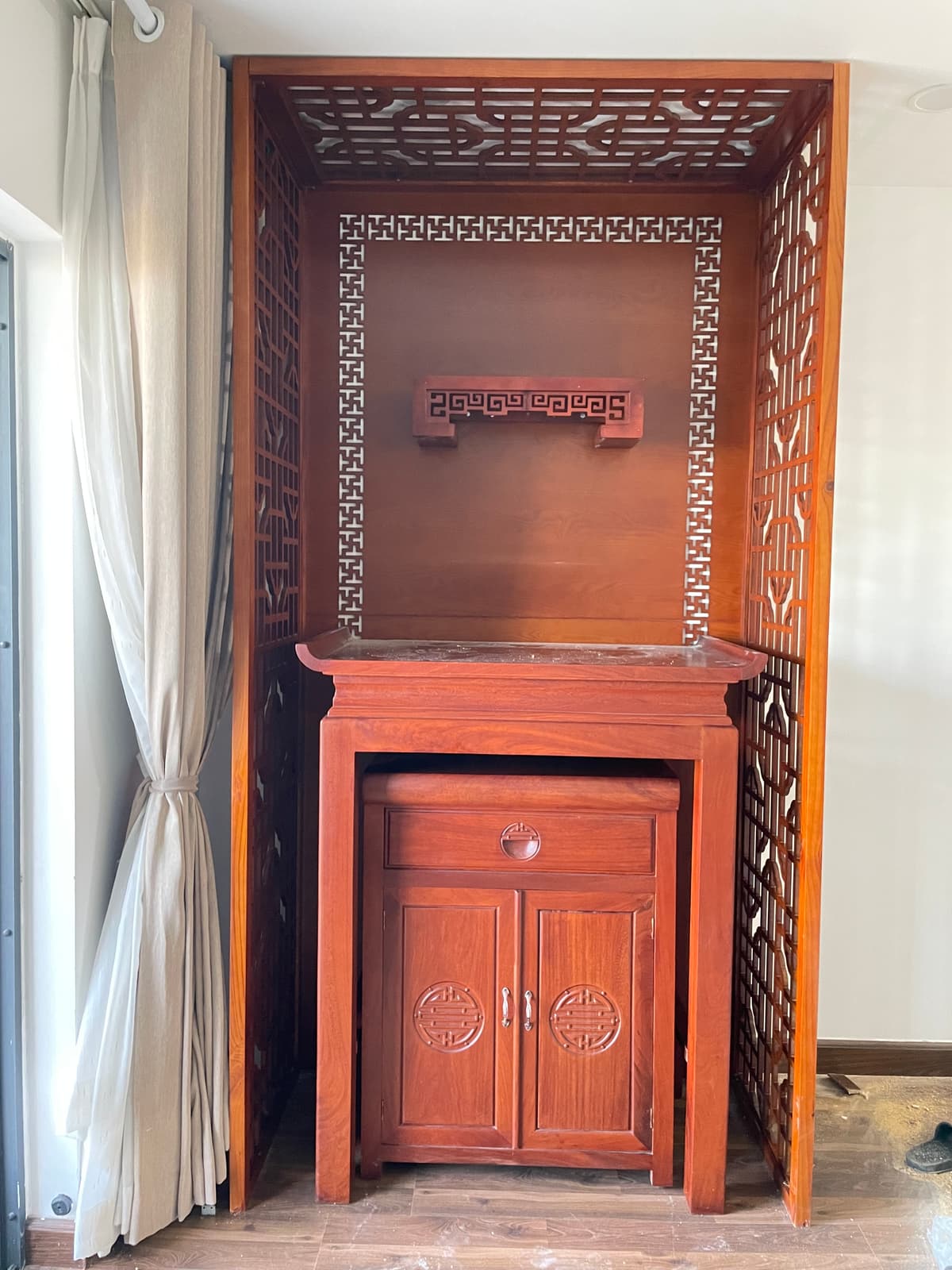 Bàn thờ gỗ hương đá hiện đại đẹp