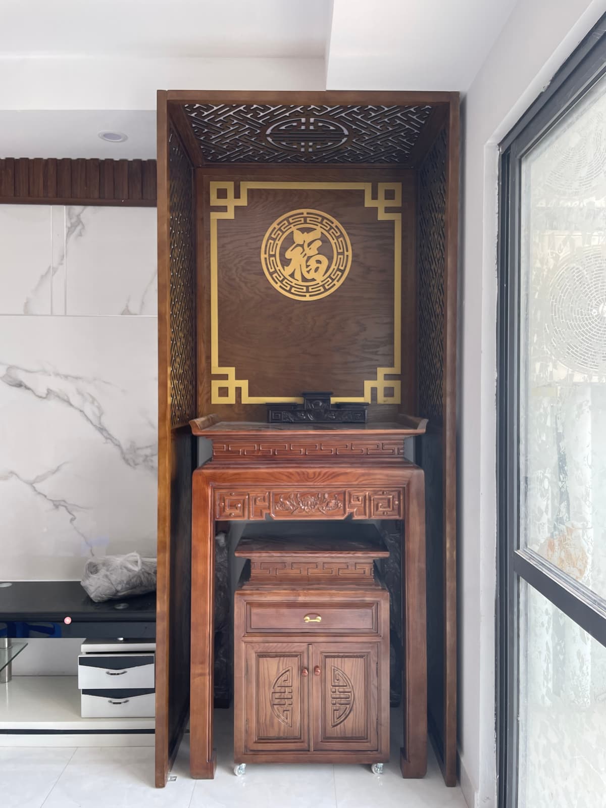 Bàn thờ gỗ Hương cao cấp