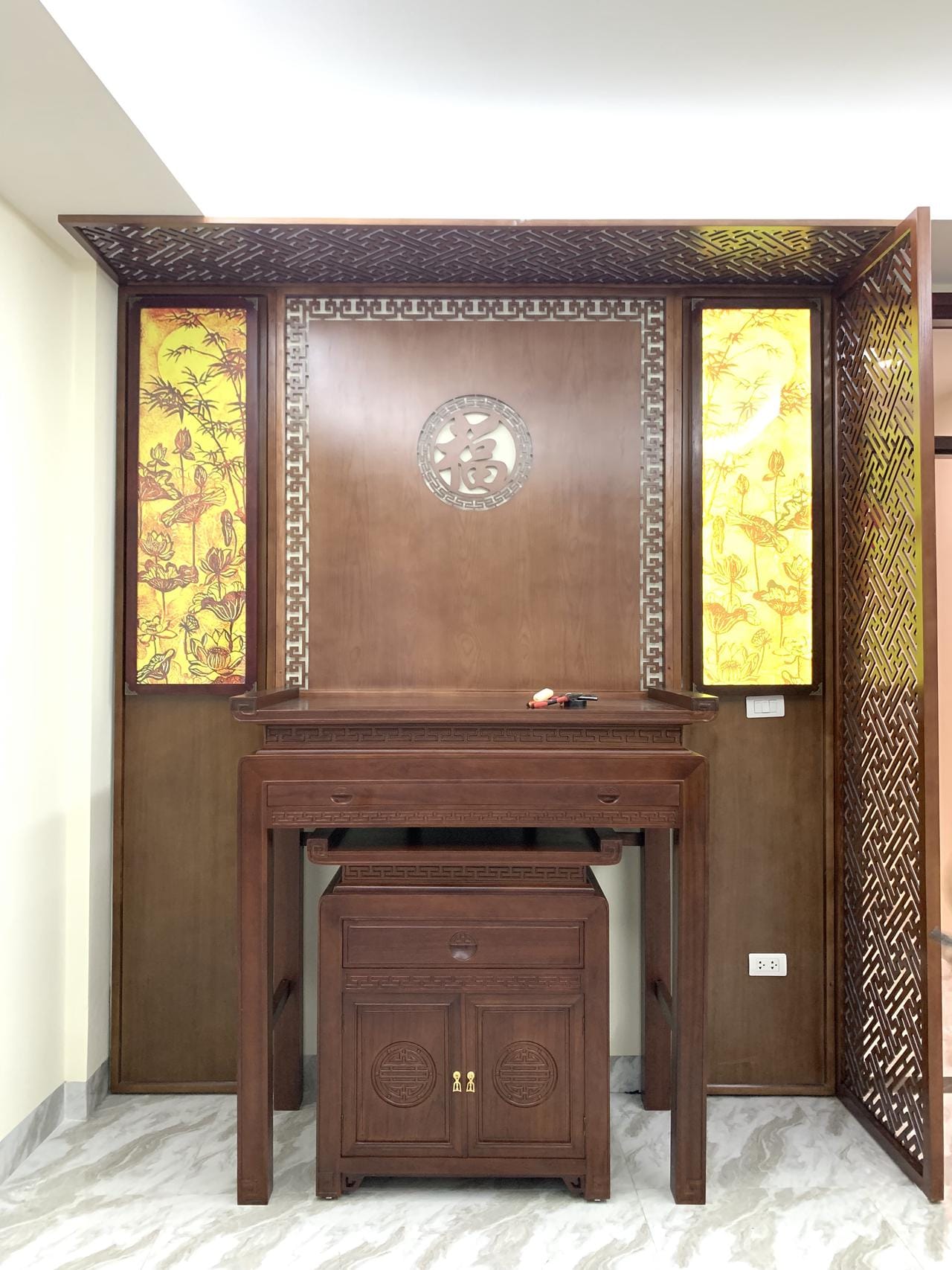 Bàn thờ gỗ hương đá sang trọng ấm cúng