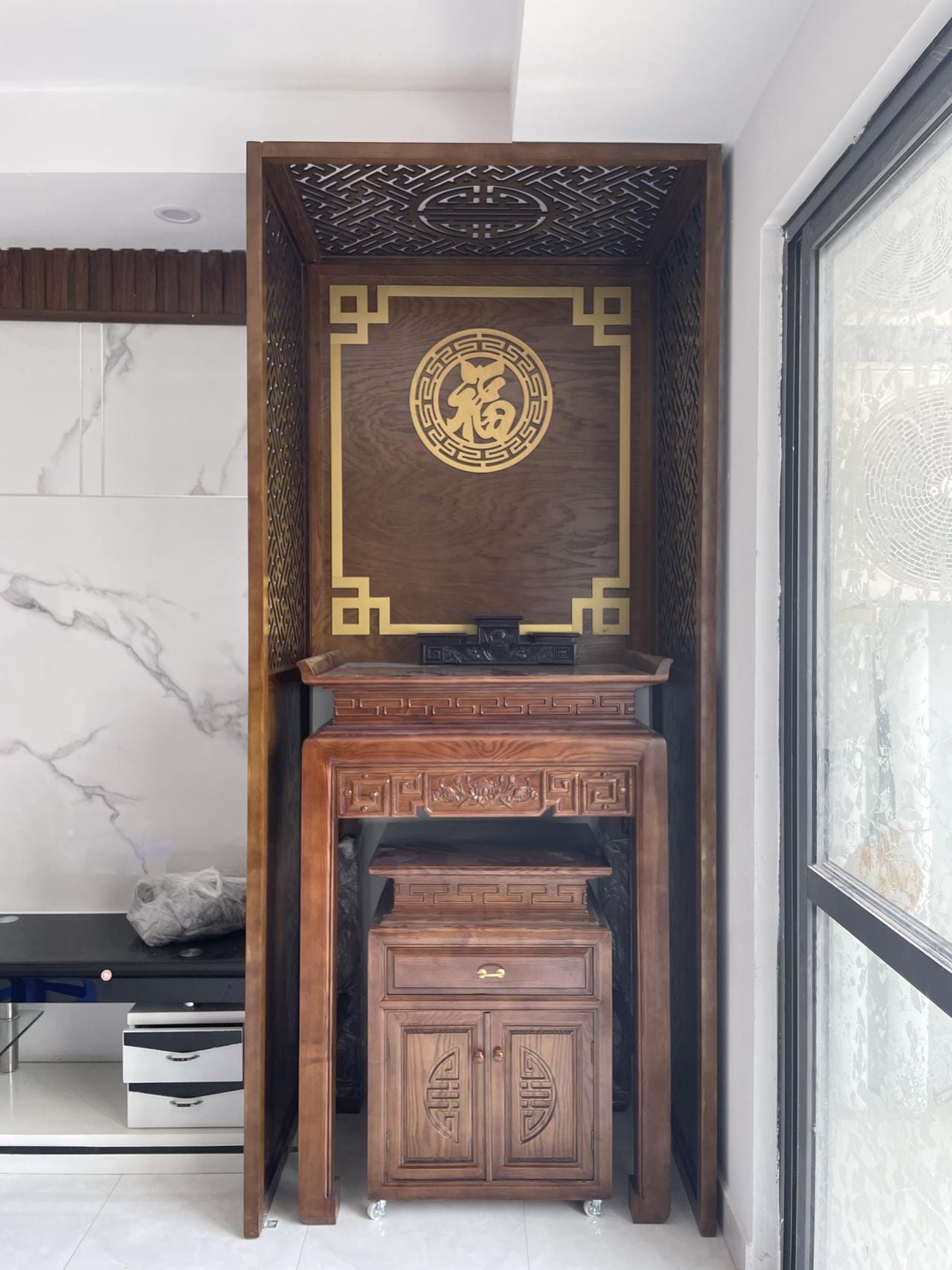 Bàn thờ gỗ Hương cao cấp