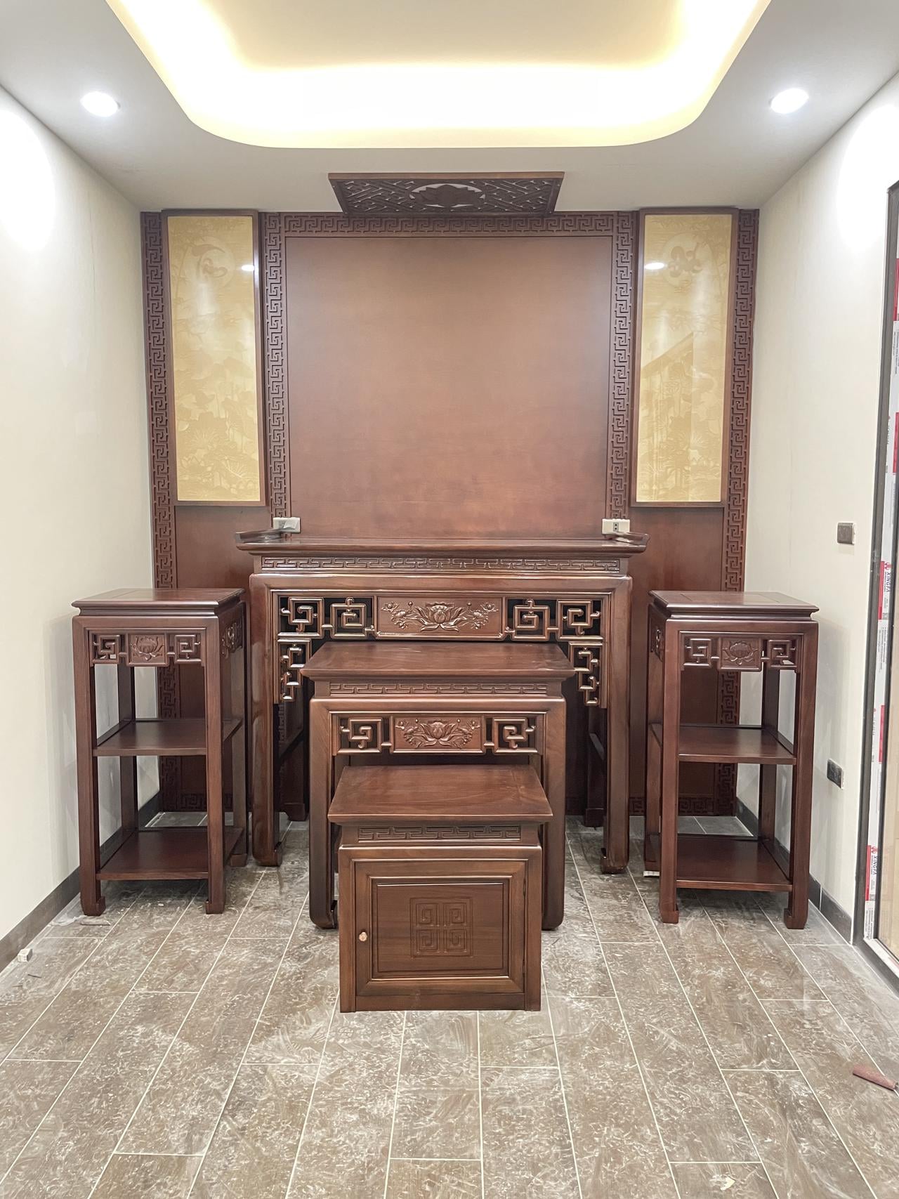 Bàn thờ gỗ hương đẹp - ảnh 1/3