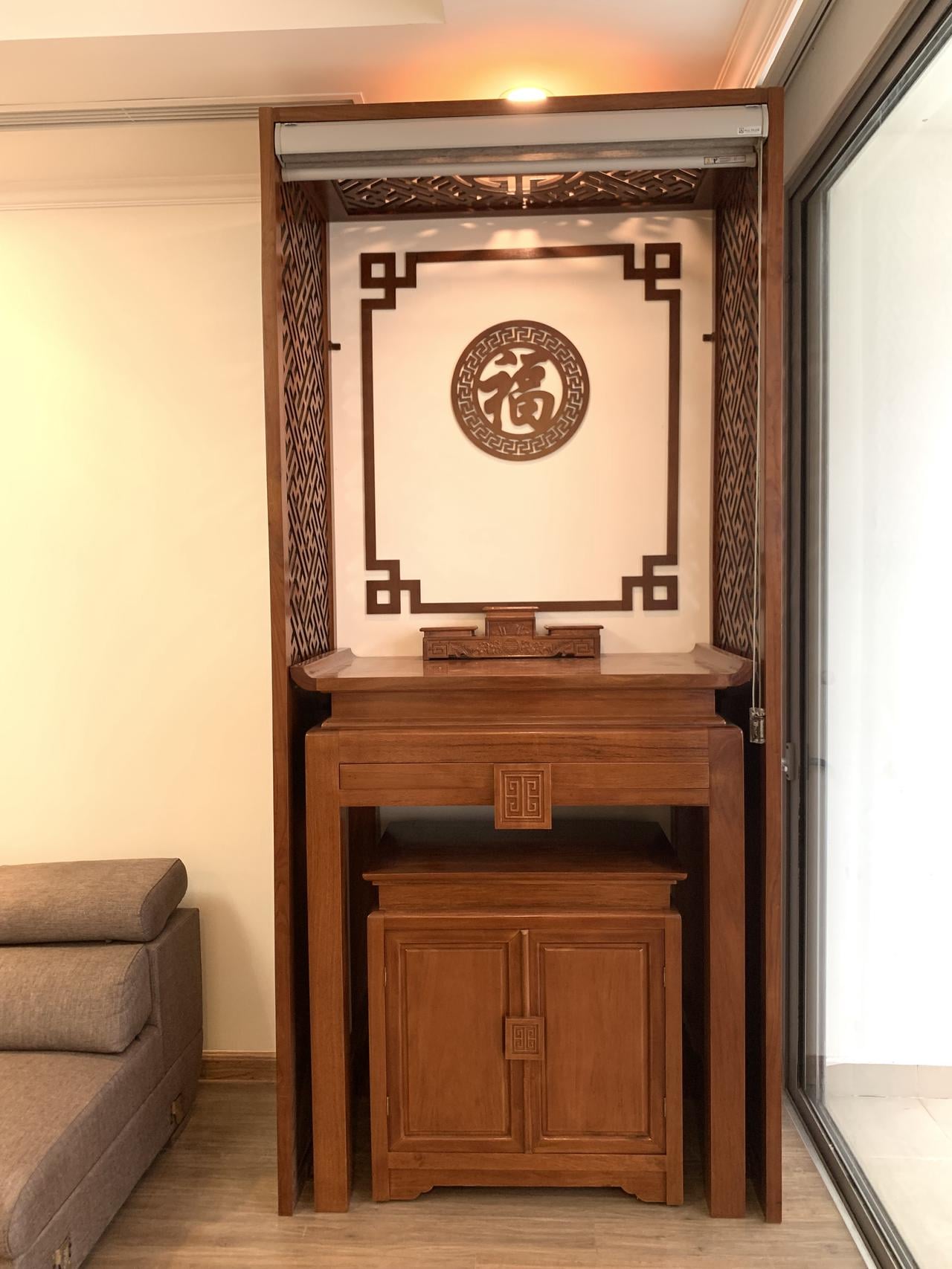 Bàn thờ gỗ hương hiện đại đẹp 2008 - ảnh 1/3