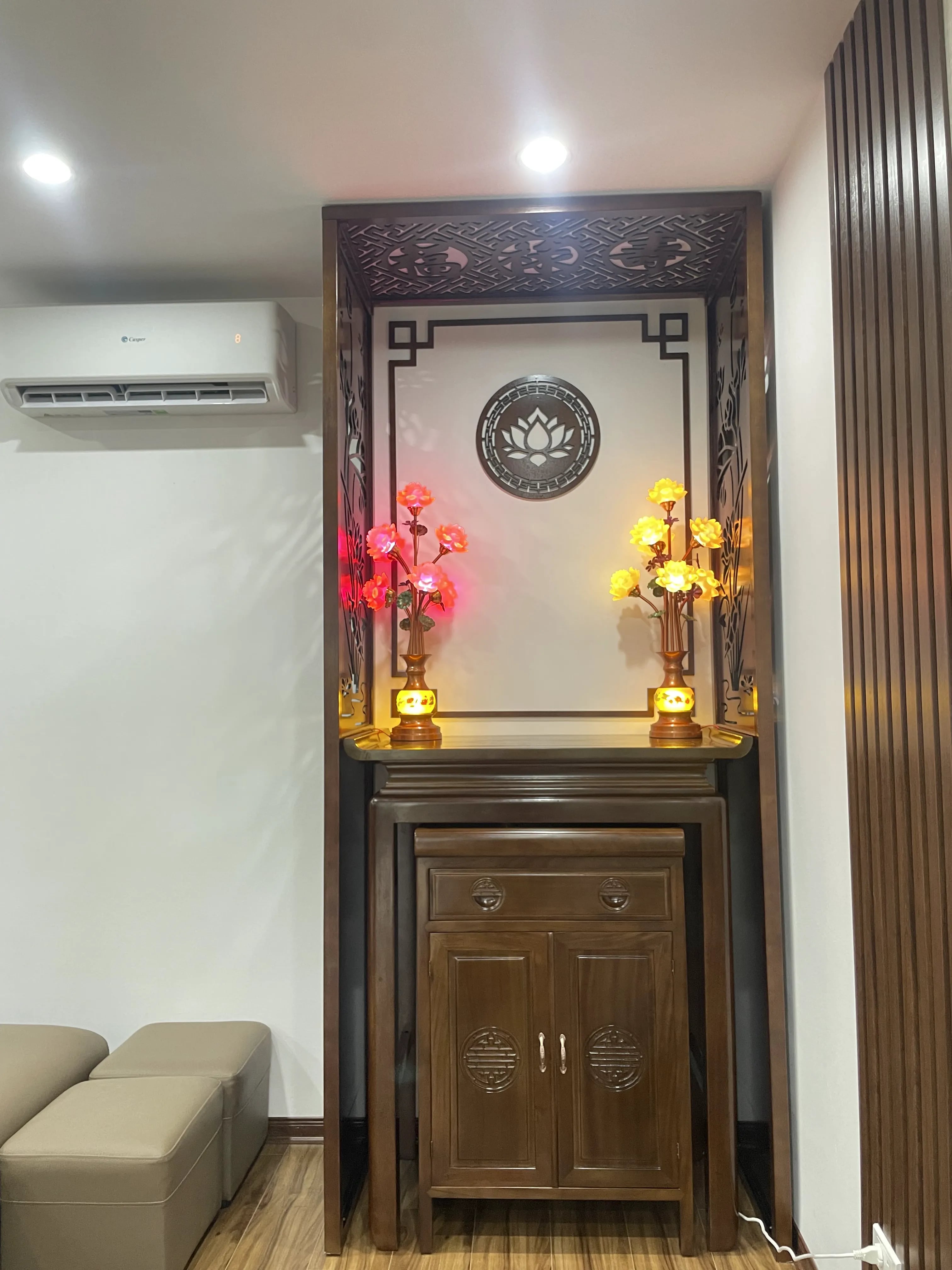 BÀN THỜ GỖ SỒI HIỆN ĐẠI GIÁ TỐT - ảnh 1/3