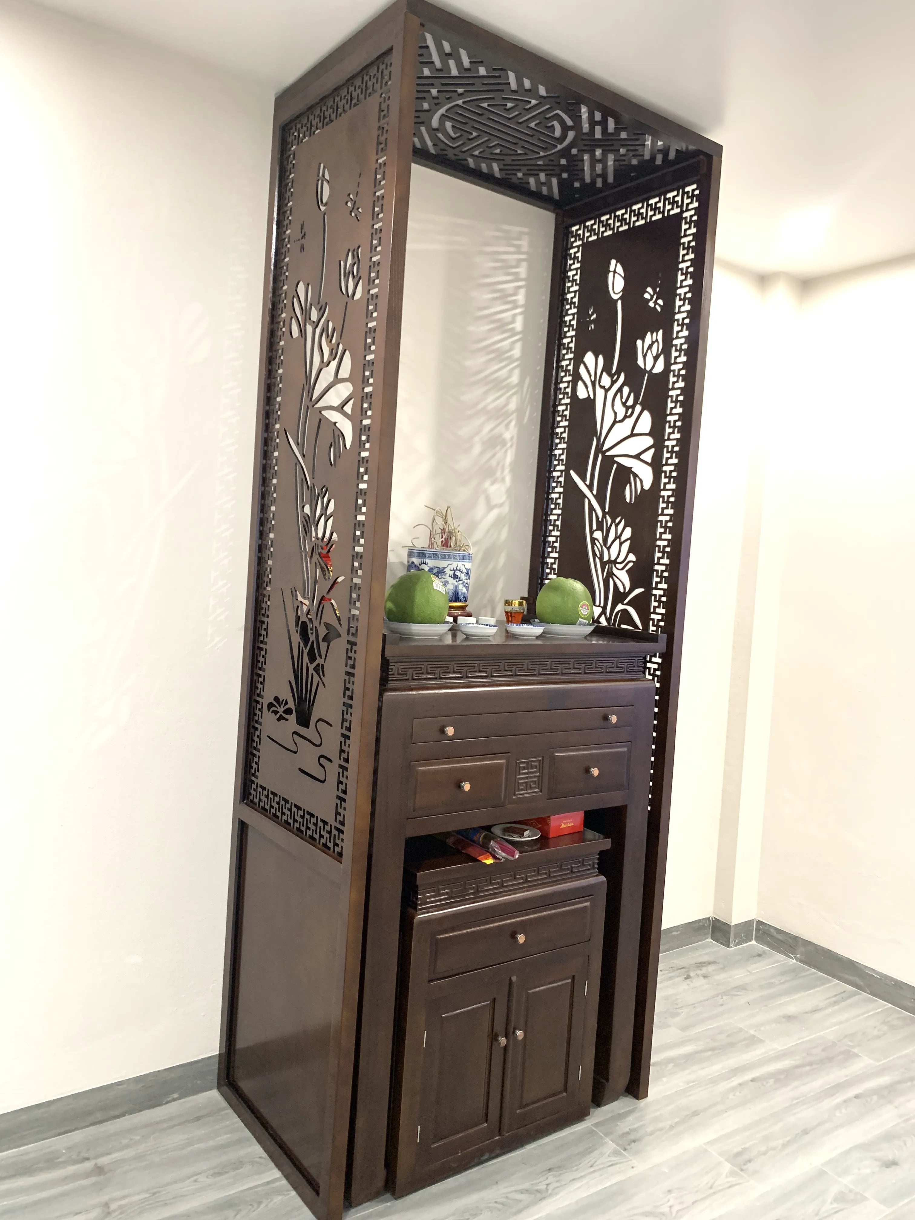 Bàn thờ gỗ tự nhiên đẹp - ảnh 1/2