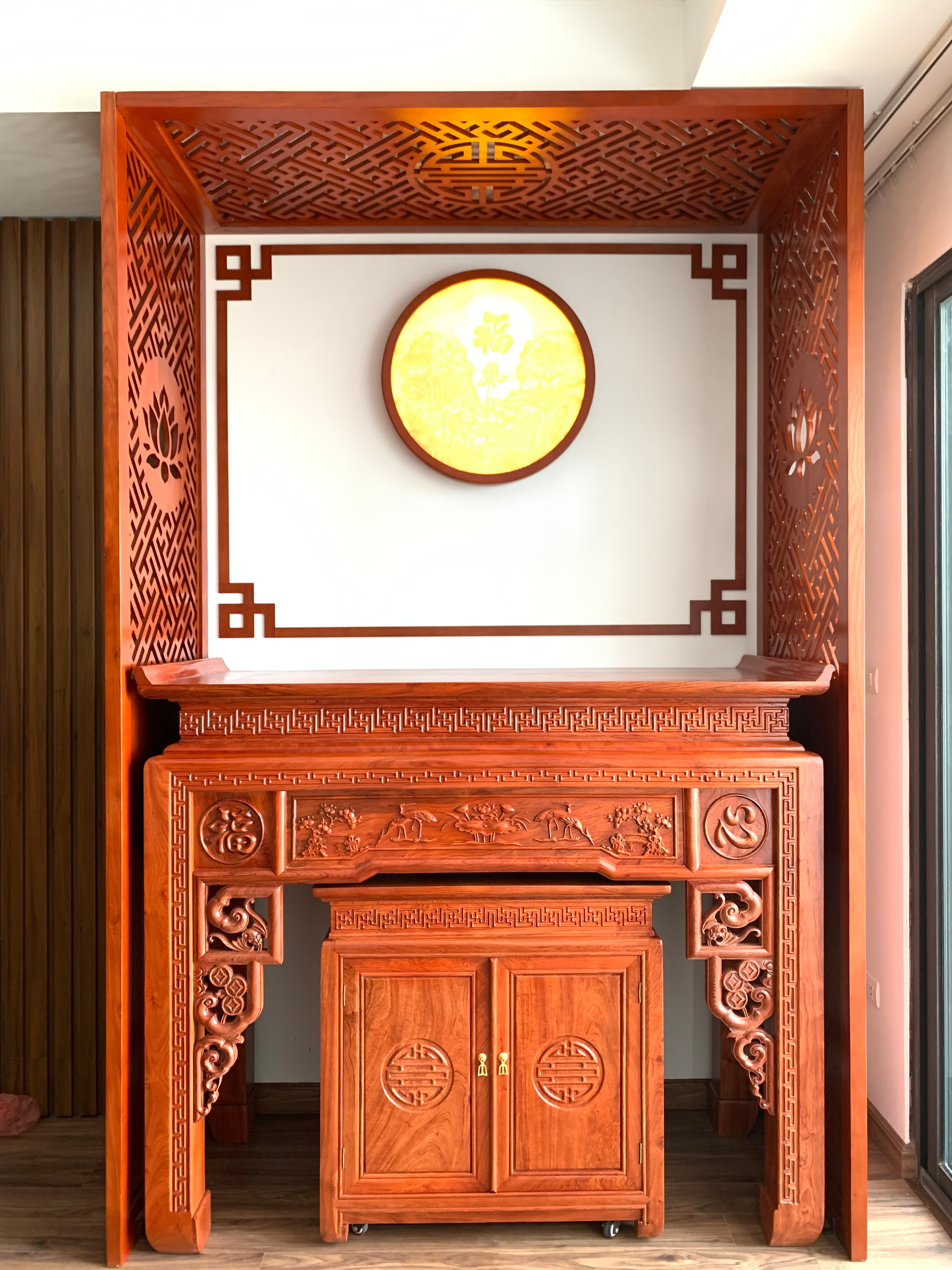 Bàn thờ gỗ hương đá sang trọng , đẳng cấp