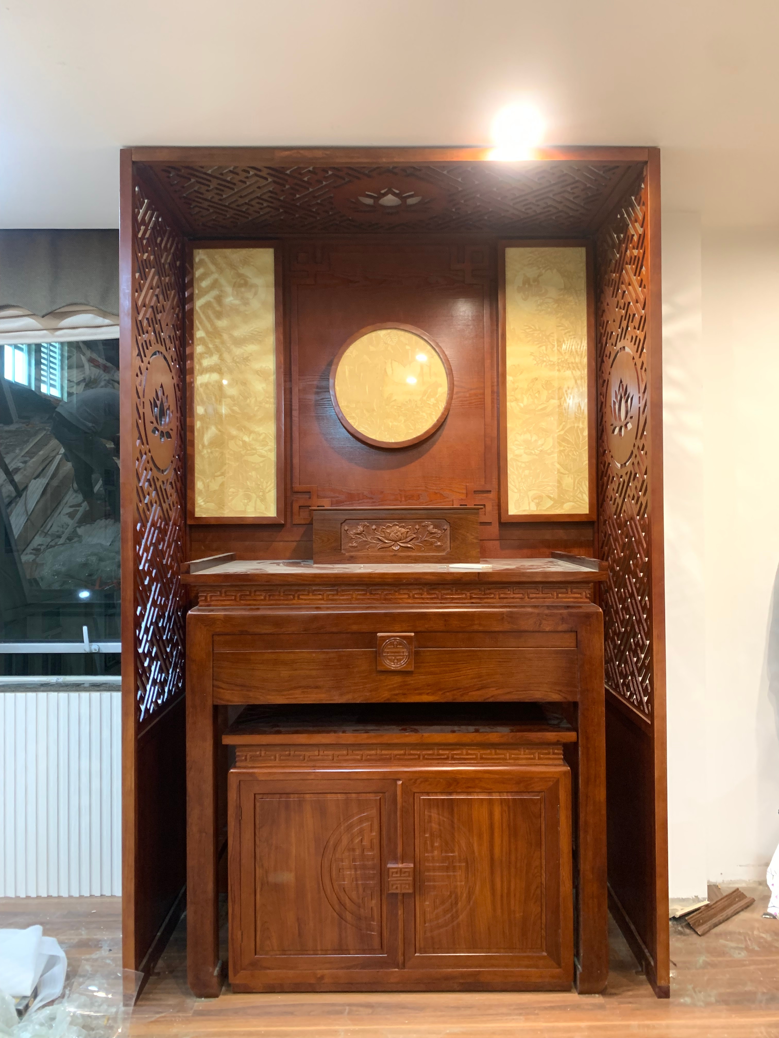 Bàn thờ gỗ Hương hiện đại tối giản